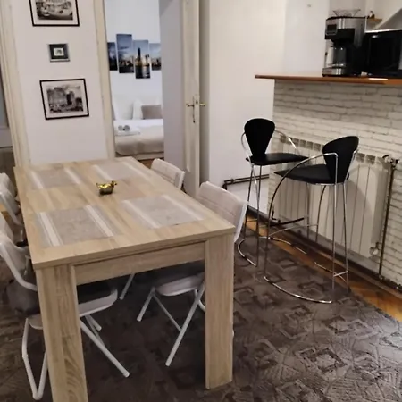 The Flat Of Sillence Piata Romana