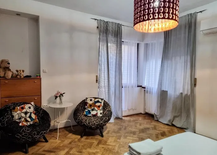 The Flat Of Sillence Piata Romana Bukarest